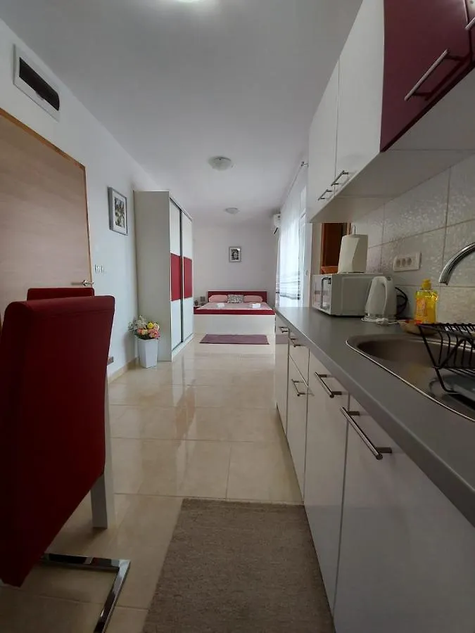 Apartmani Gimi Shine Vrsi 0*,