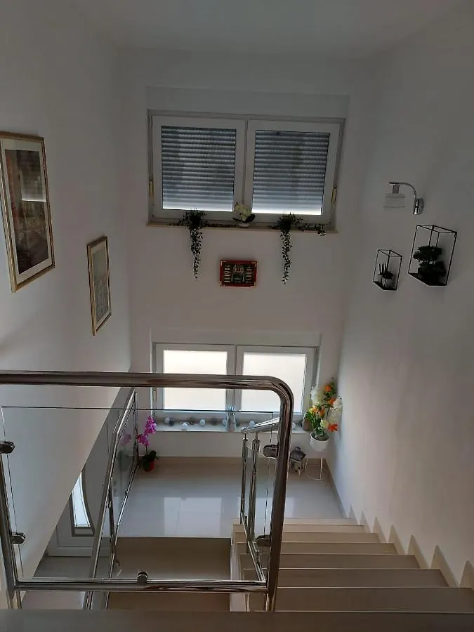 Apartman Apartmani Gimi Shine Vrsi