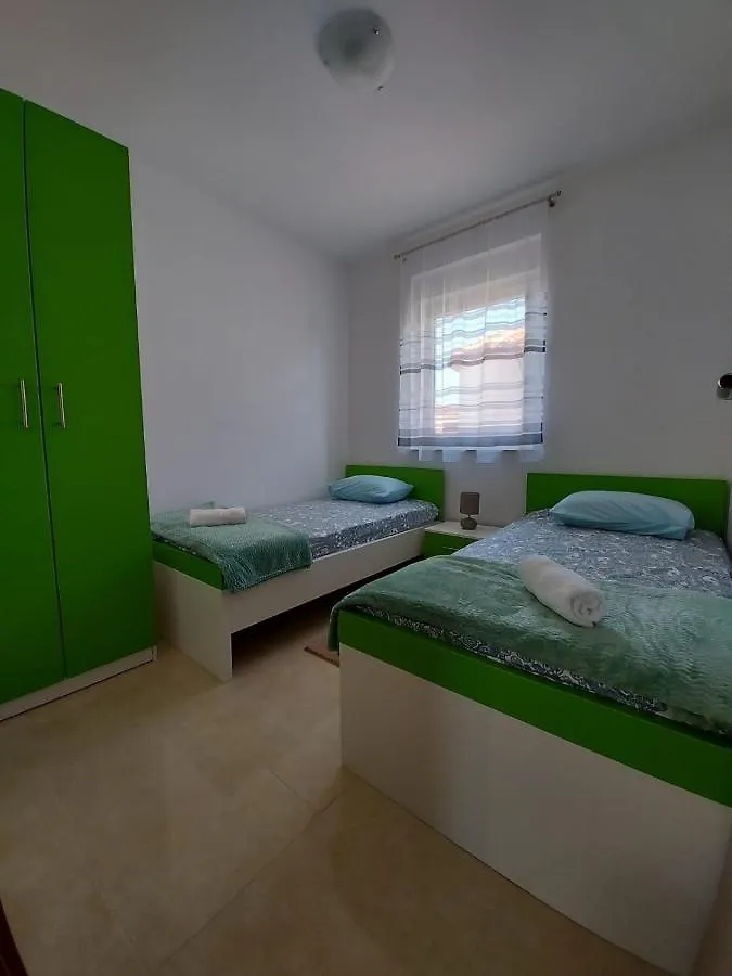 Apartmani Gimi Shine Vrsi 0*,